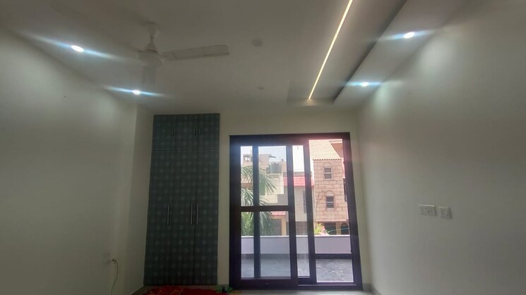 Room, sector 14 3 Bedroom 250 Sq.Yd. Builder Floor In Sector 14 Gurgaon 9323051