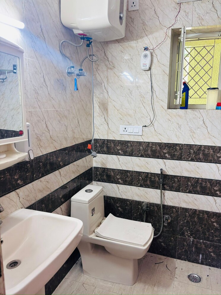 Bathroom, ip extension 2 Bedroom 1100 Sq.Ft. Apartment In Ip Extension Delhi 9323061