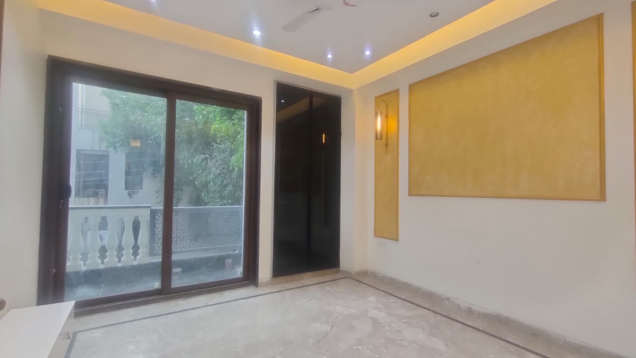3 BHK + Servant Room Builder Floor For Sale in Sector 15