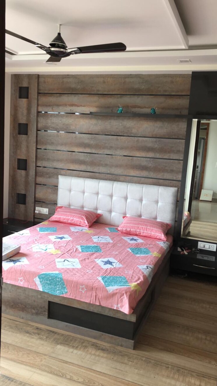 Bedroom, sector 14 4 Bedroom 250 Sq.Yd. Builder Floor In Sector 14 Gurgaon 9323054