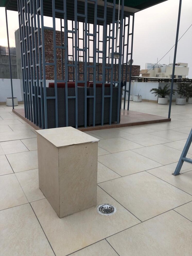 Balcony, sector 14 4 Bedroom 250 Sq.Yd. Builder Floor In Sector 14 Gurgaon 9323054