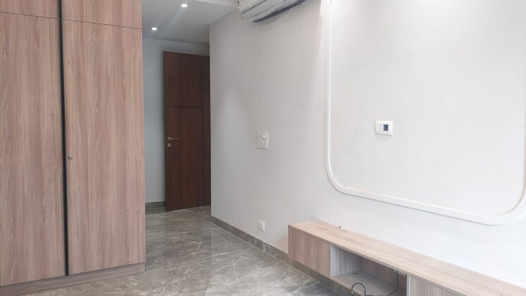 Room, sector 15 4 Bedroom 375 Sq.Yd. Builder Floor In Sector 15 Gurgaon 9323070