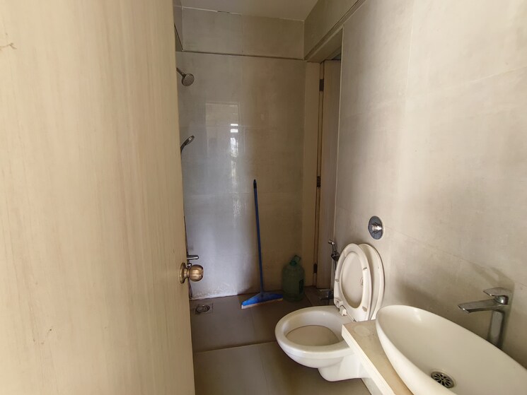 Bathroom, vihang-vermont 1 Bedroom 650 Sq.Ft. Apartment In Ghodbunder Road Thane 9323076