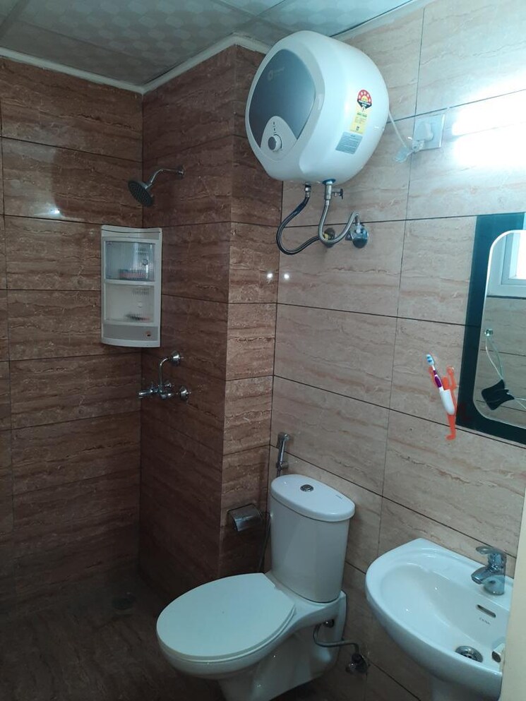 Bathroom, highland-park-chandigarh 2 Bedroom 1156 Sq.Ft. Apartment In Bhabat Zirakpur 9323082