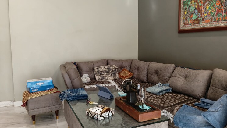 Living Room, sector 15 3.5 Bedroom 268 Sq.Yd. Builder Floor In Sector 15 Gurgaon 9323073