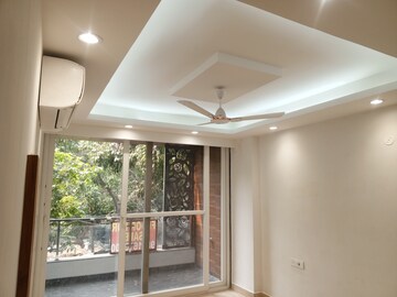 Building Lobby in 4 BHK Builder Floor at Ansal Sushant Lok I, Sector 43 – for Sale
