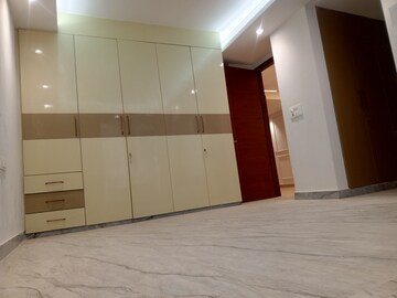 Building Lobby in 4 BHK Builder Floor at Ansal Sushant Lok I, Sector 43 – for Sale