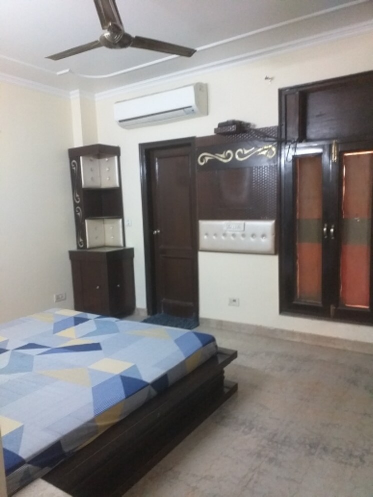 Bedroom, east patel nagar 3 Bedroom 1850 Sq.Ft. Builder Floor In East Patel Nagar Delhi 9323092