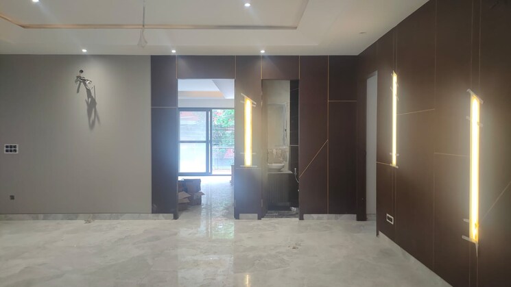 Room, sector 15 4 Bedroom 502 Sq.Yd. Builder Floor In Sector 15 Gurgaon 9323079