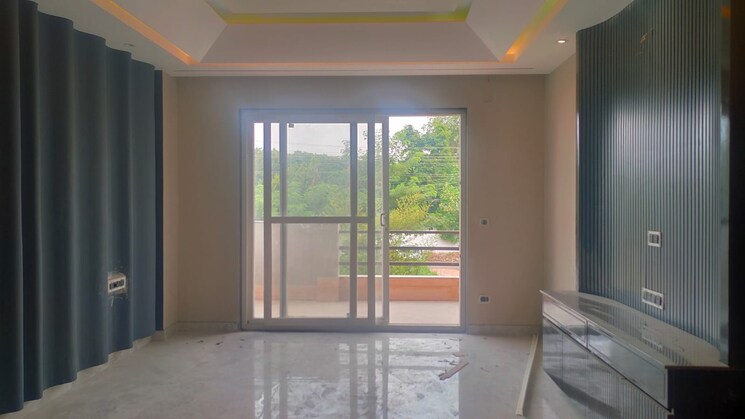 Room, sector 15 4 Bedroom 502 Sq.Yd. Builder Floor In Sector 15 Gurgaon 9323079