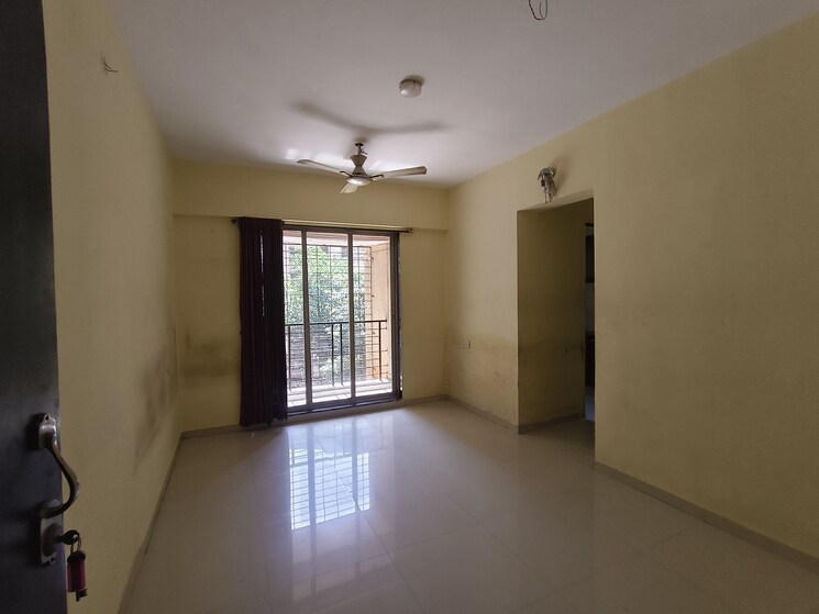 Room, rosa-classique 1 Bedroom 650 Sq.Ft. Apartment In Kasarvadavali Thane 9323088