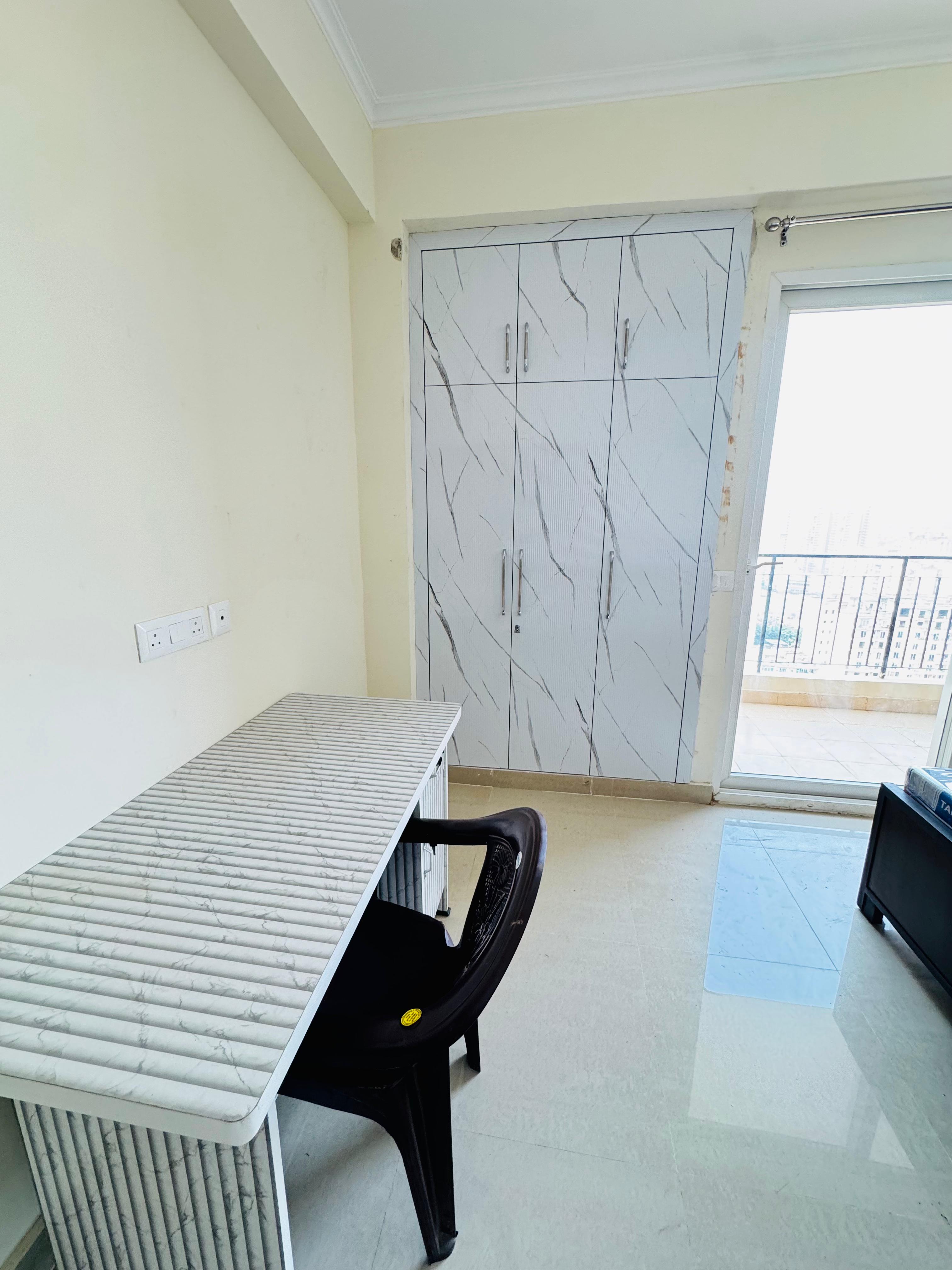 3 BHK Apartment For Sale in Amrapali Crystal Homes