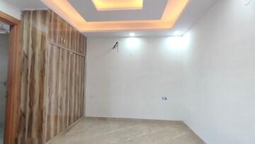 Room in 4 BHK Builder Floor at Sector 9 – for Sale
