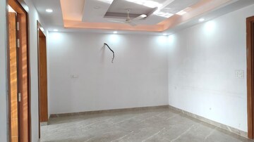 Room in 4 BHK Builder Floor at Sector 9 – for Sale