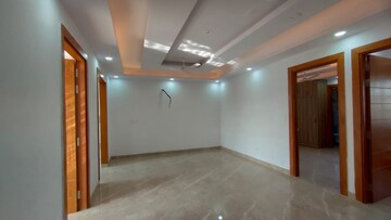 Room in 4 BHK Builder Floor at Sector 9 – for Sale