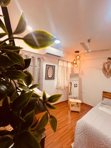 Team Area in 1 BHK Apartment at Pearl Haven, Bandra West – for Rent