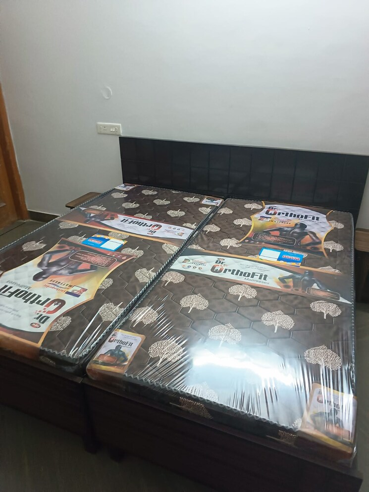 Bedroom, skynet-towers 3 Bedroom 1720 Sq.Ft. Apartment In Patiala Road Zirakpur 9323247