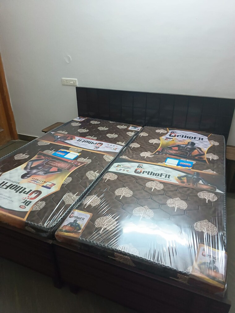 Bedroom, skynet-towers 3 Bedroom 1720 Sq.Ft. Apartment In Patiala Road Zirakpur 9323247