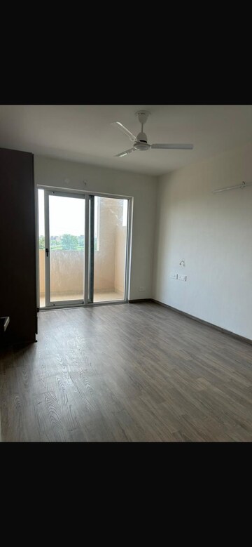 Room in 3 BHK Apartment at Sushma Valencia, International Airport Road – for Rent