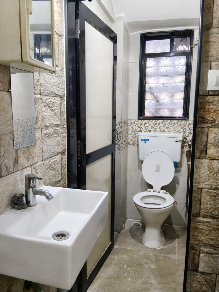 Bathroom, sagar-avenue 1 Bedroom 500 Sq.Ft. Apartment In Santacruz East Mumbai 9323307