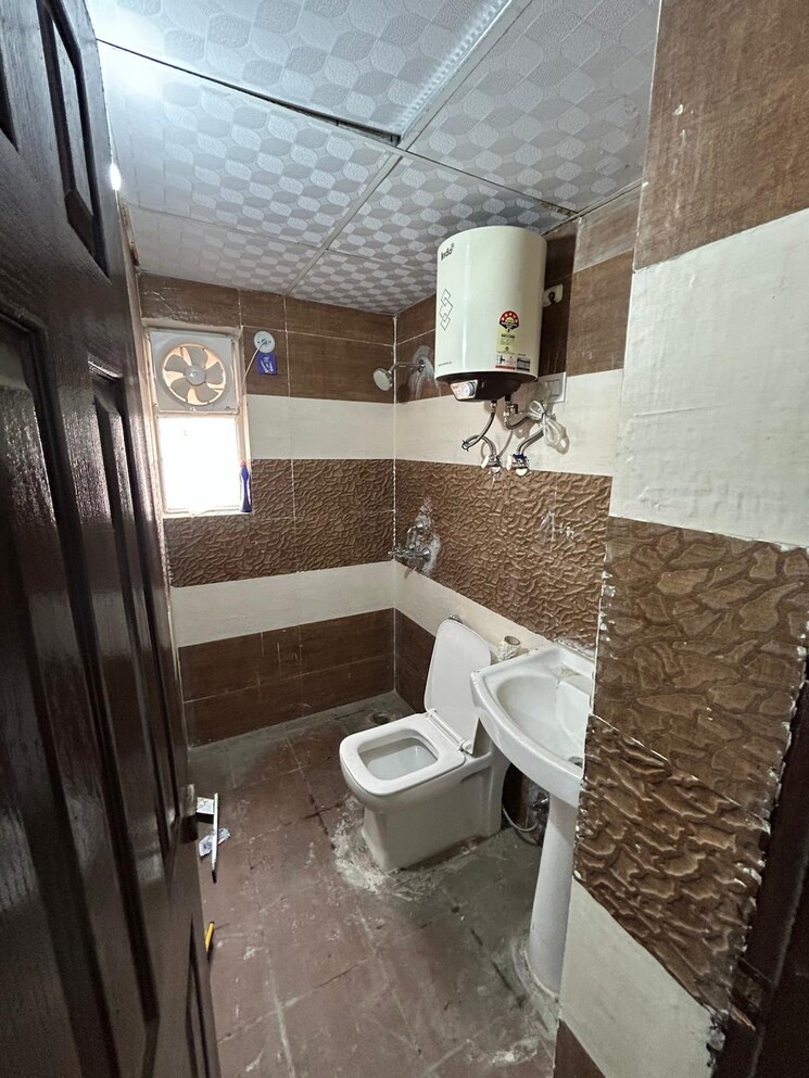 Bathroom, shri-vinayaka-beta-plaza 1 RK 60 Sq.Mt. Independent House In Beta I Greater Noida Greater Noida 9323331