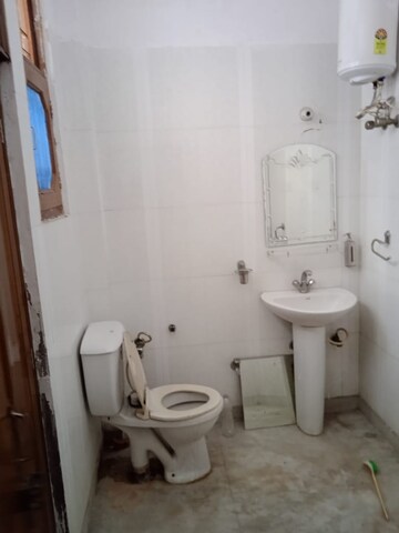 Master Bedroom in 1.5 BHK Independent House at MSX Alpha Homes, Alpha 1 Greater Noida – for Rent