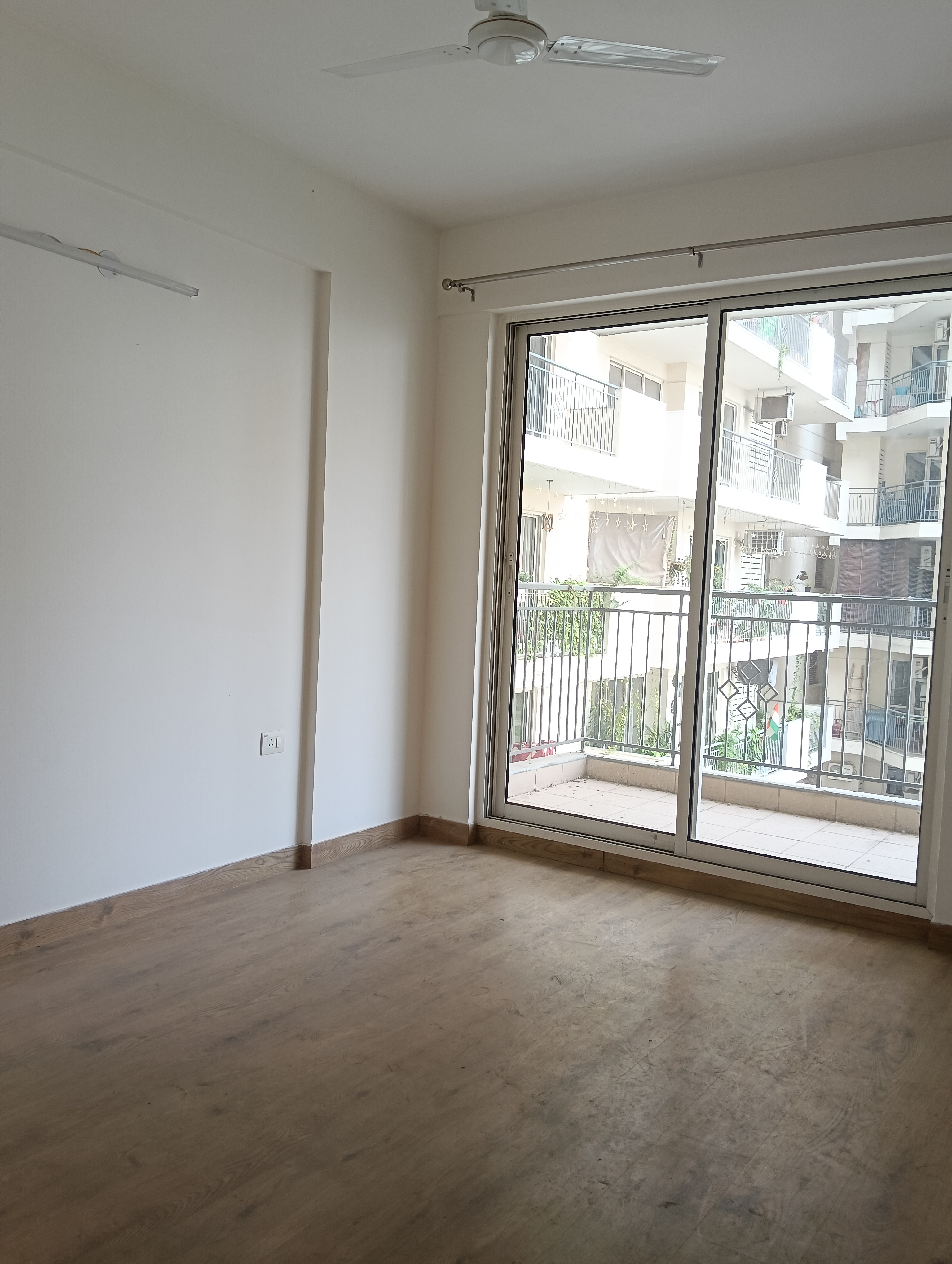 3.5 BHK + Servant Room Apartment For Rent in Bestech Park View Sanskruti