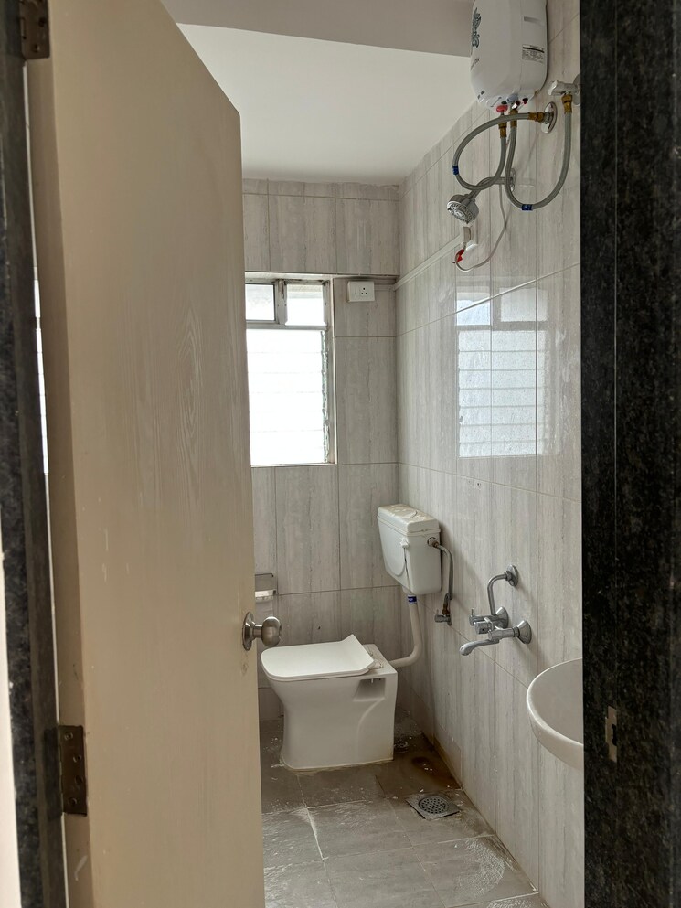 Bathroom, gera-shrishti 1 RK 358 Sq.Ft. Apartment In Wagholi Pune 9323378