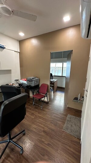 Master Bedroom in 4 BHK Villa at Juhu – for Sale