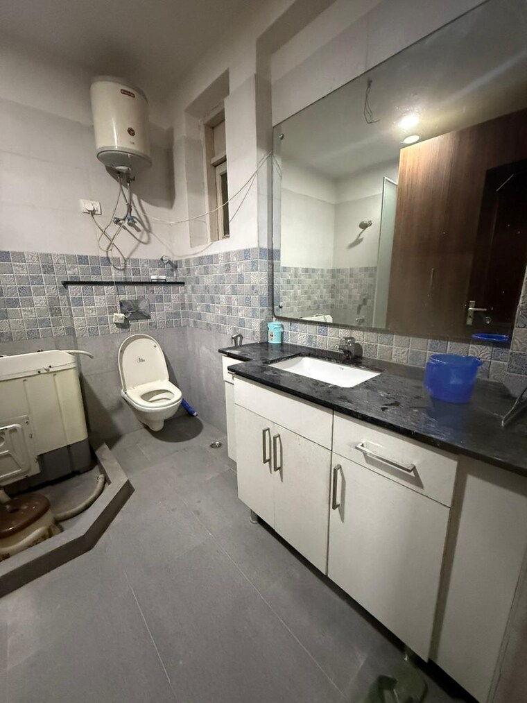 Bathroom, saket 1 RK 280 Sq.Ft. Apartment In Saket Delhi 9323420