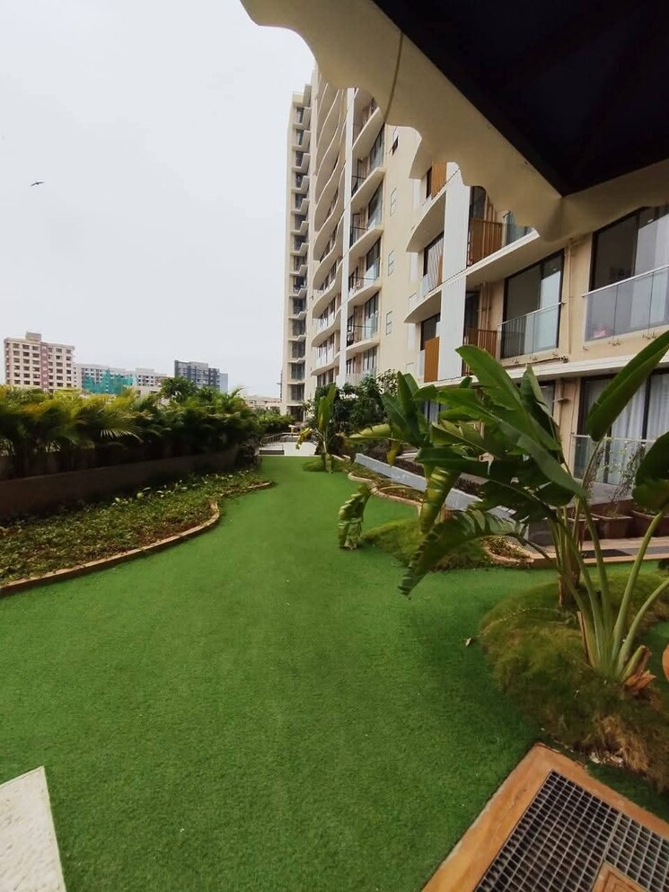 Garden, naman-habitat 2 Bedroom 807 Sq.Ft. Apartment In Andheri West Mumbai 9323424