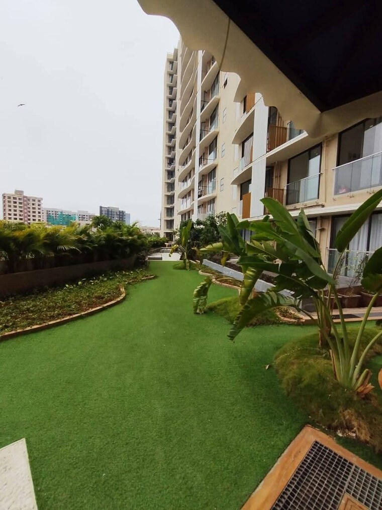 Garden, naman-habitat 2 Bedroom 807 Sq.Ft. Apartment In Andheri West Mumbai 9323424