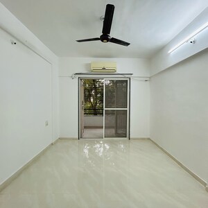 Room in 2 BHK Apartment at Sun Empire, Sun City – for Rent