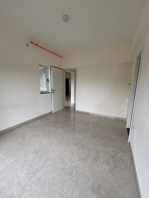 Room in 2 BHK Apartment at Nahar Amaryllis Towers and Plaza, Chandivali – for Rent