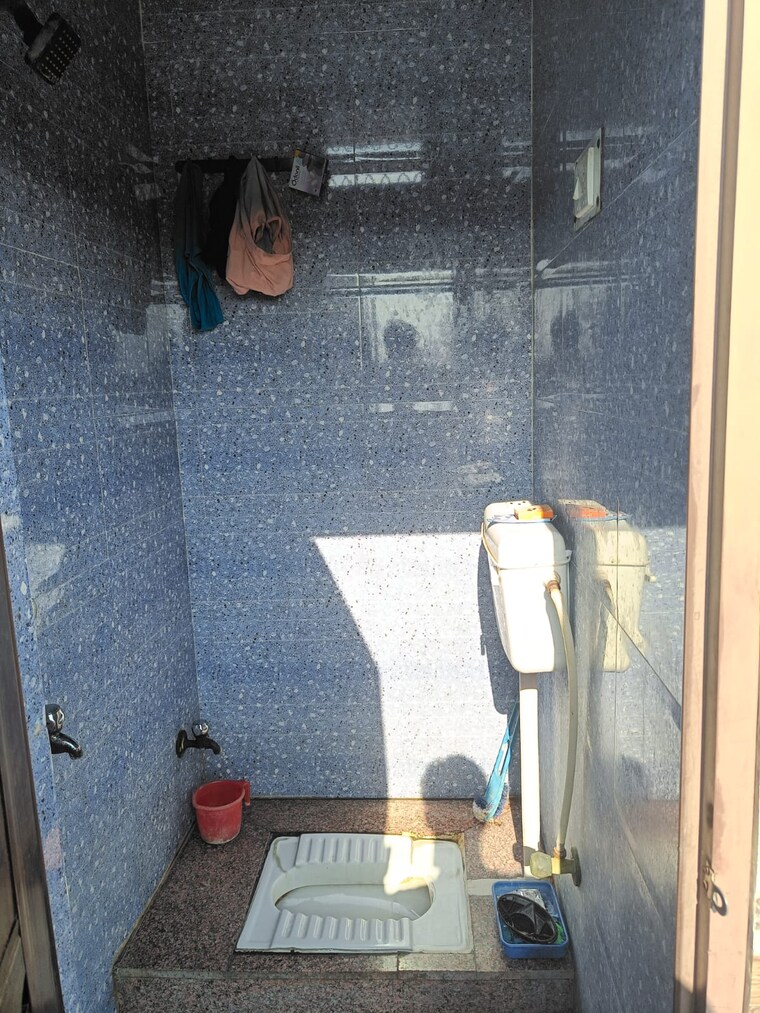 Bathroom, sector 72 3.5 Bedroom 2200 Sq.Ft. Villa In Sector 72 Noida 9323438