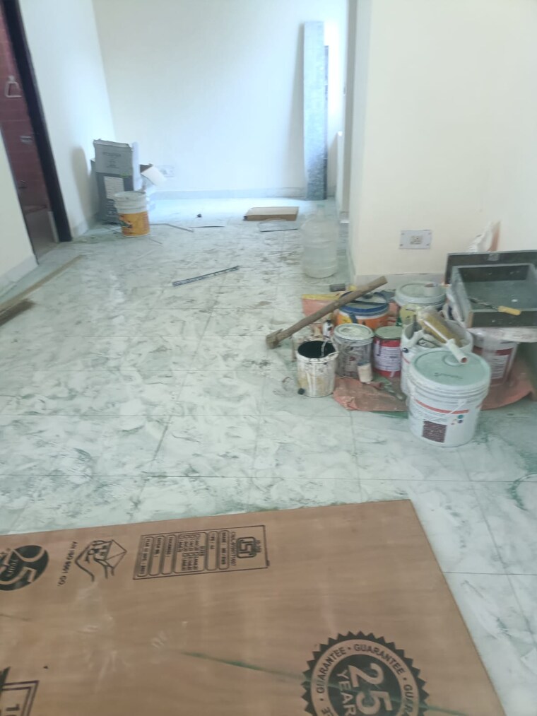  Parking, sector 72 3.5 Bedroom 2200 Sq.Ft. Villa In Sector 72 Noida 9323438