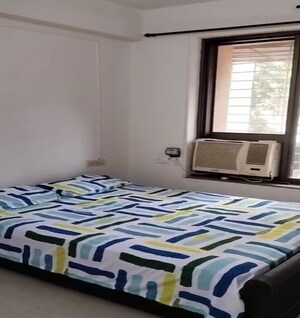 Bedroom in 2 BHK Apartment at Kukreja Sai Deep, Chembur – for Rent