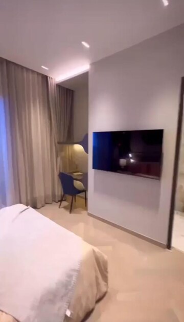 Room in 5 BHK Apartment at Sheth Avalon, Laxmi Nagar – for Sale