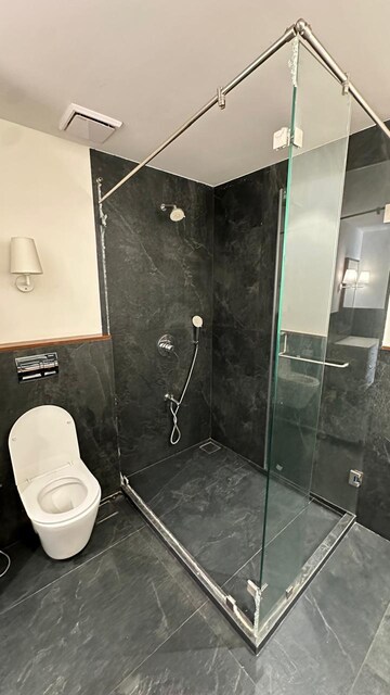 Bathroom in 6+ BHK Villa at Juhu – for Rent