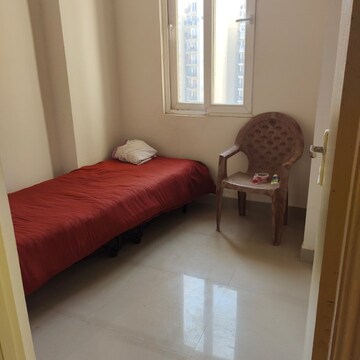 Living Room in 2.5 BHK Apartment at Spring Meadows, Tech Zone 4 Greater Noida – for Rent