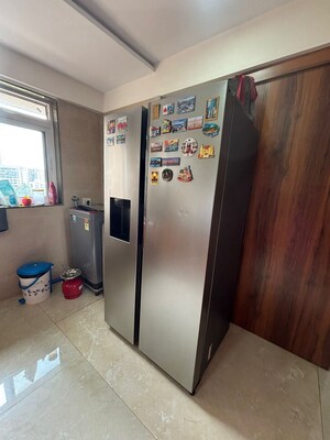 Room in 2 BHK Apartment at Srishti Harmony 3 Phase 1, Andheri East – for Rent