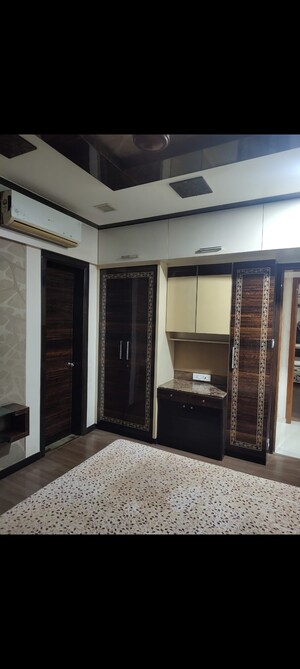 Room in 3 BHK Apartment at Thane West – for Rent