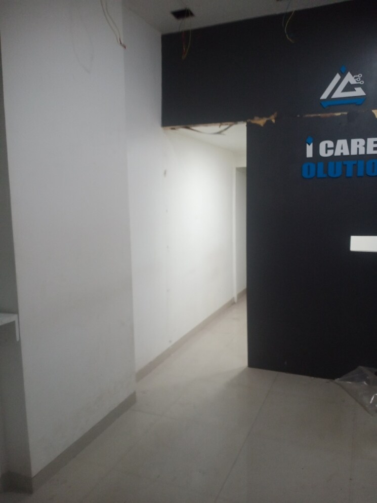 Room, unique-orbit-i Commercial Shop 250 Sq.Ft. In Mira Road Thane 9323591