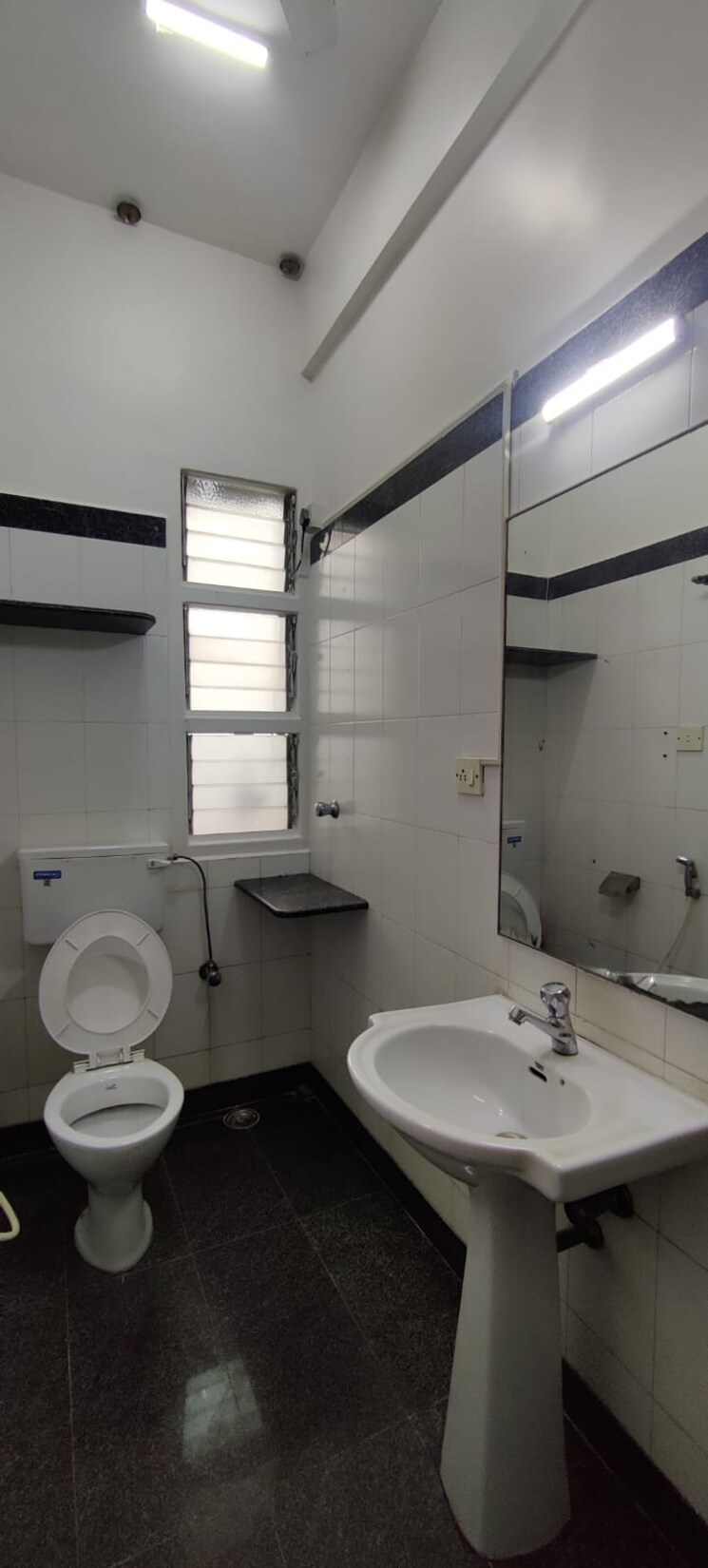 Bathroom, padam-chs-ltd 3.5 Bedroom 1950 Sq.Ft. Apartment In Peddar Road Mumbai 9323594