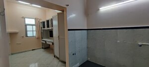 Room in 3.5 BHK Apartment at Padam CHS Ltd, Peddar Road – for Rent