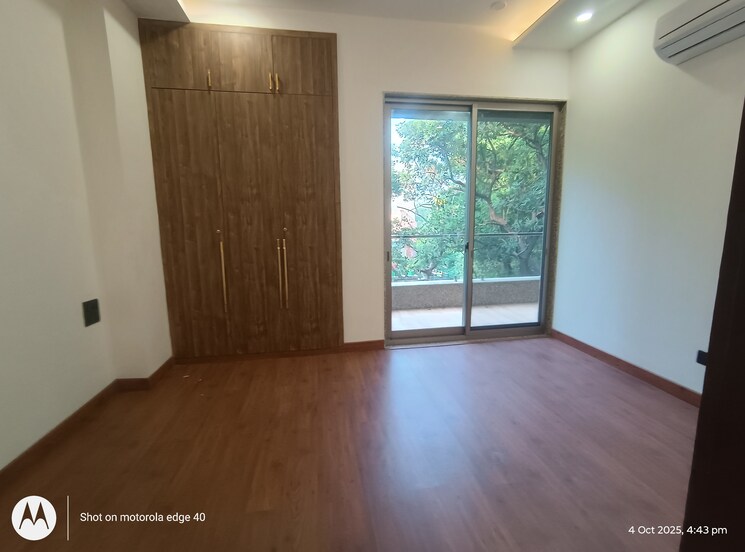 Bedroom, shivalik colony 3 Bedroom 200 Sq.Yd. Builder Floor In Shivalik Colony Delhi 9323596