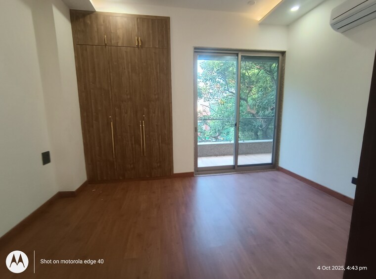 Bedroom, shivalik colony 3 Bedroom 200 Sq.Yd. Builder Floor In Shivalik Colony Delhi 9323596
