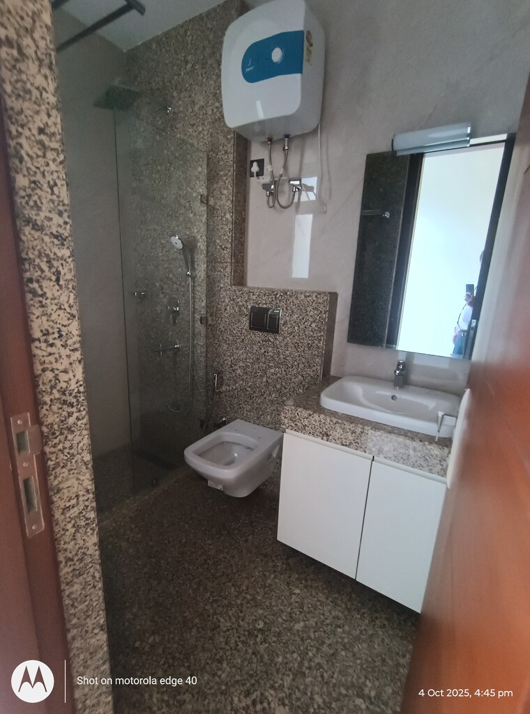 Living Room, shivalik colony 3 Bedroom 200 Sq.Yd. Builder Floor In Shivalik Colony Delhi 9323596