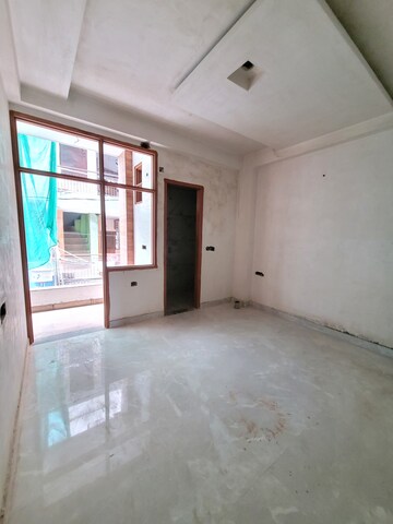 Master Bedroom in 3 BHK Builder Floor at Dilshad Colony – for Sale