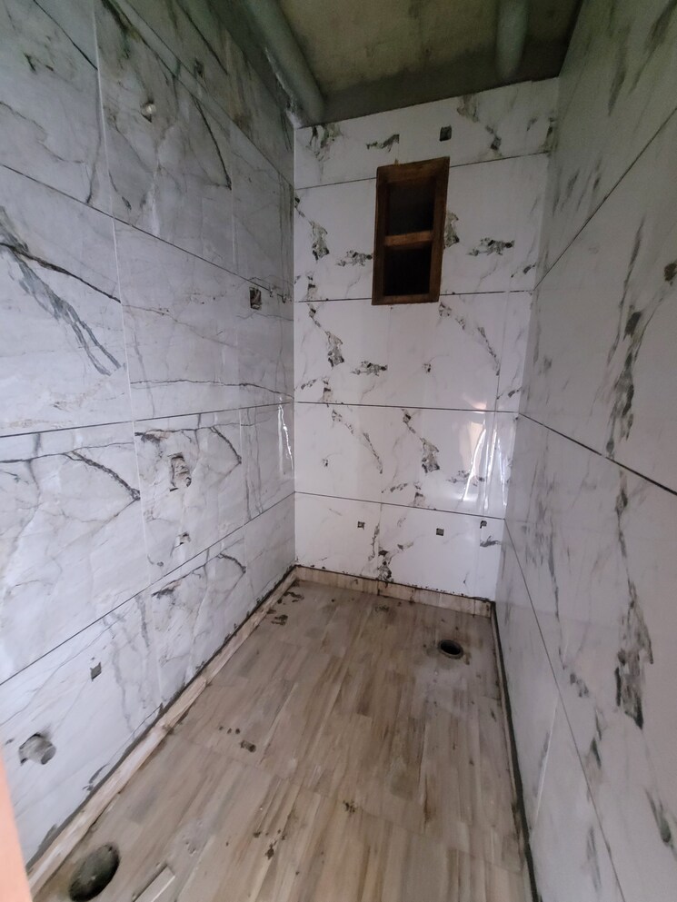 Attached Bathroom, dilshad colony 3 Bedroom 1150 Sq.Ft. Builder Floor In Dilshad Colony Delhi 9323600